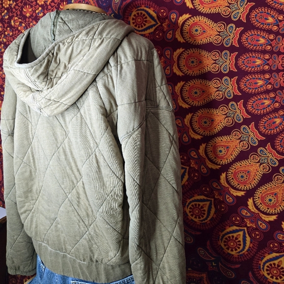 Quilted Olive Green Hooded Jacket - Picture 8 of 9